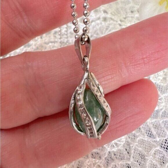 Vintage 18K White Gold Plated & Green Nephrite Jade Necklace - Picture 2 of 8